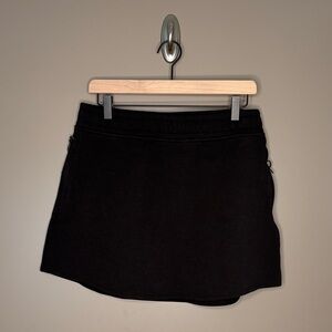 Old Navy Women's Black Skort - Size L